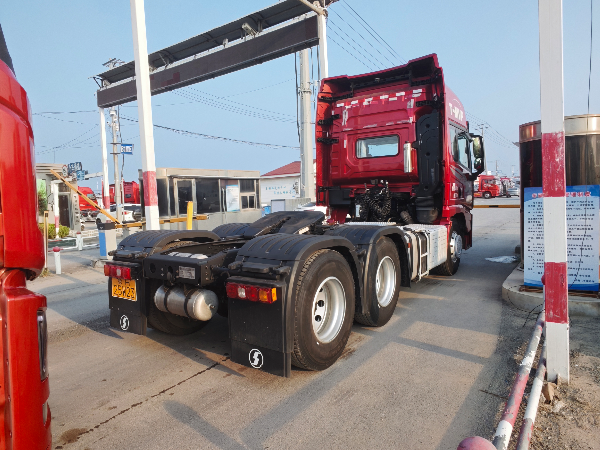 陕汽 德龙X5000 480马力 6×4 牵引车 2