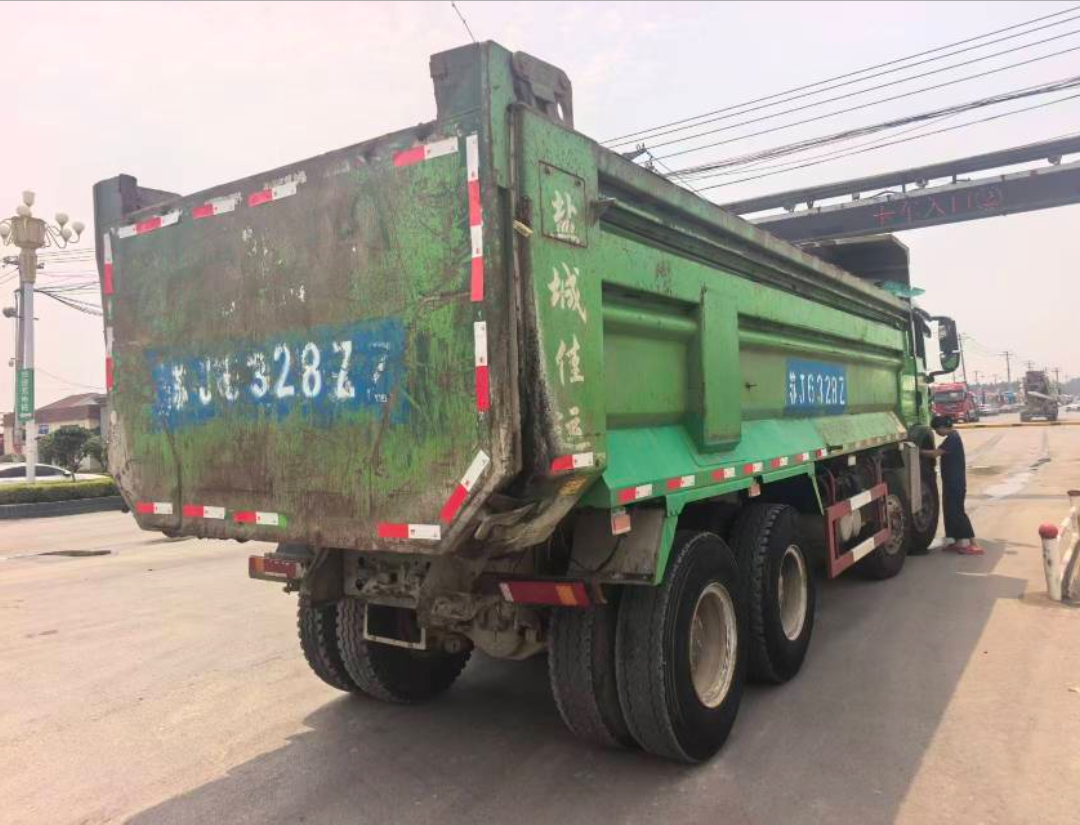 重汽豪沃 HOWO TX 400马力 8×4 自卸车 2