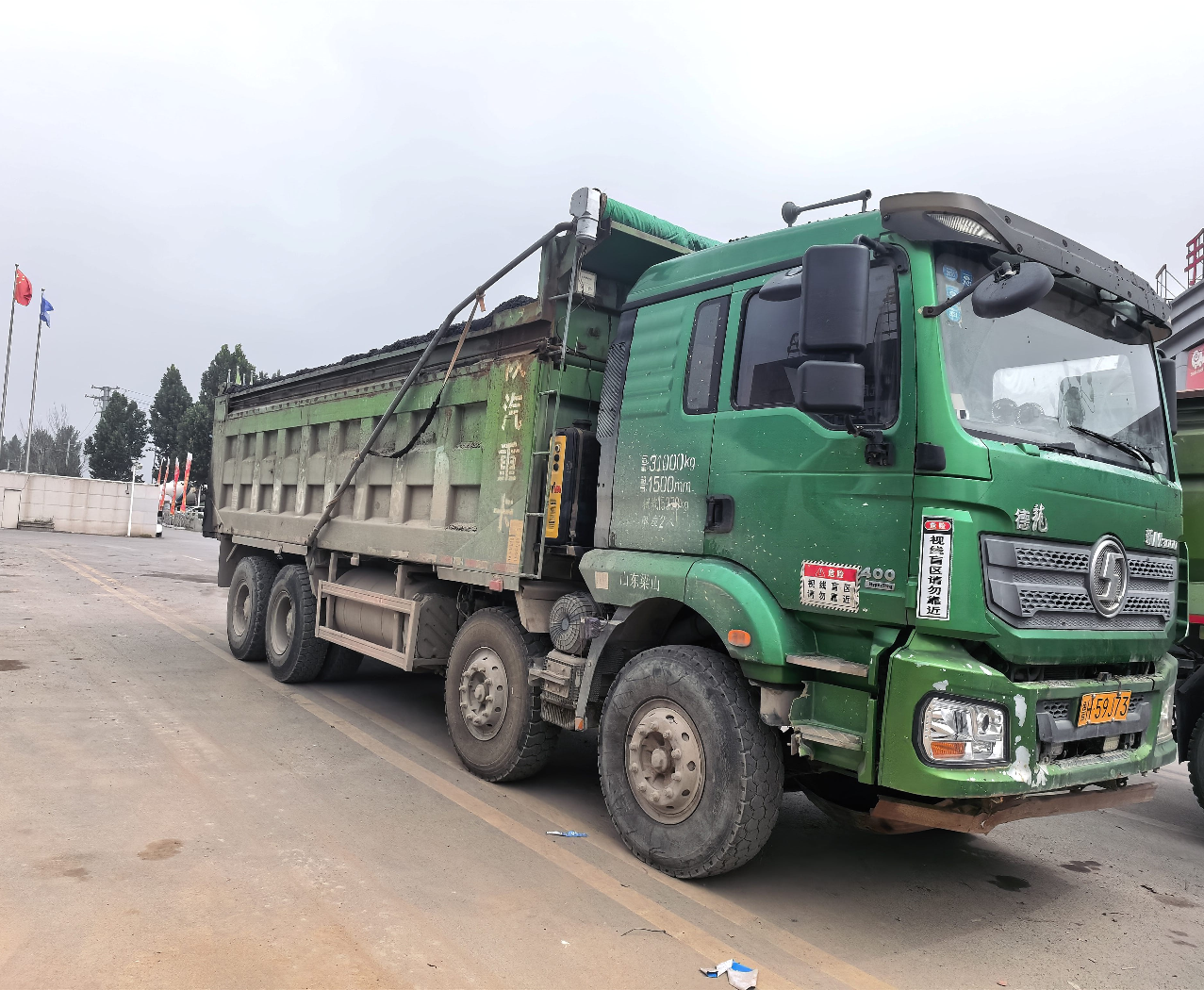 陕汽 德龙新M3000 400马力 4×2 自卸车