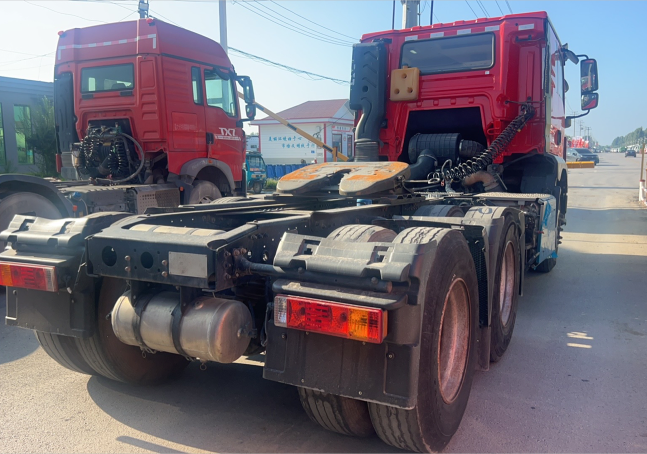 陕汽 德龙新M3000 460马力 6×4 牵引车 2