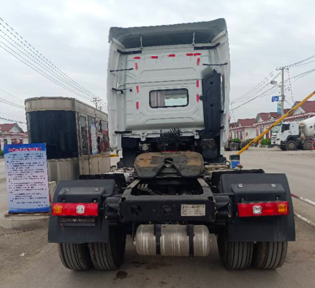 陕汽 德龙X5000 490马力 6×4 牵引车 2