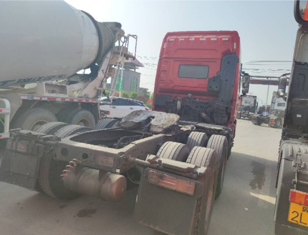 陕汽 德龙X3000 490马力 6×4 牵引车 2