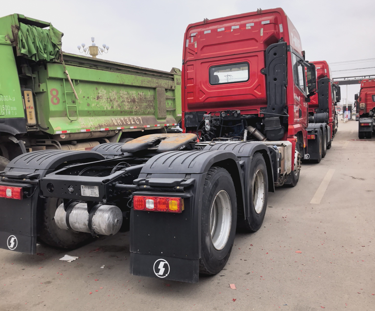 陕汽 德龙X3000 550马力 6×4 牵引车 2
