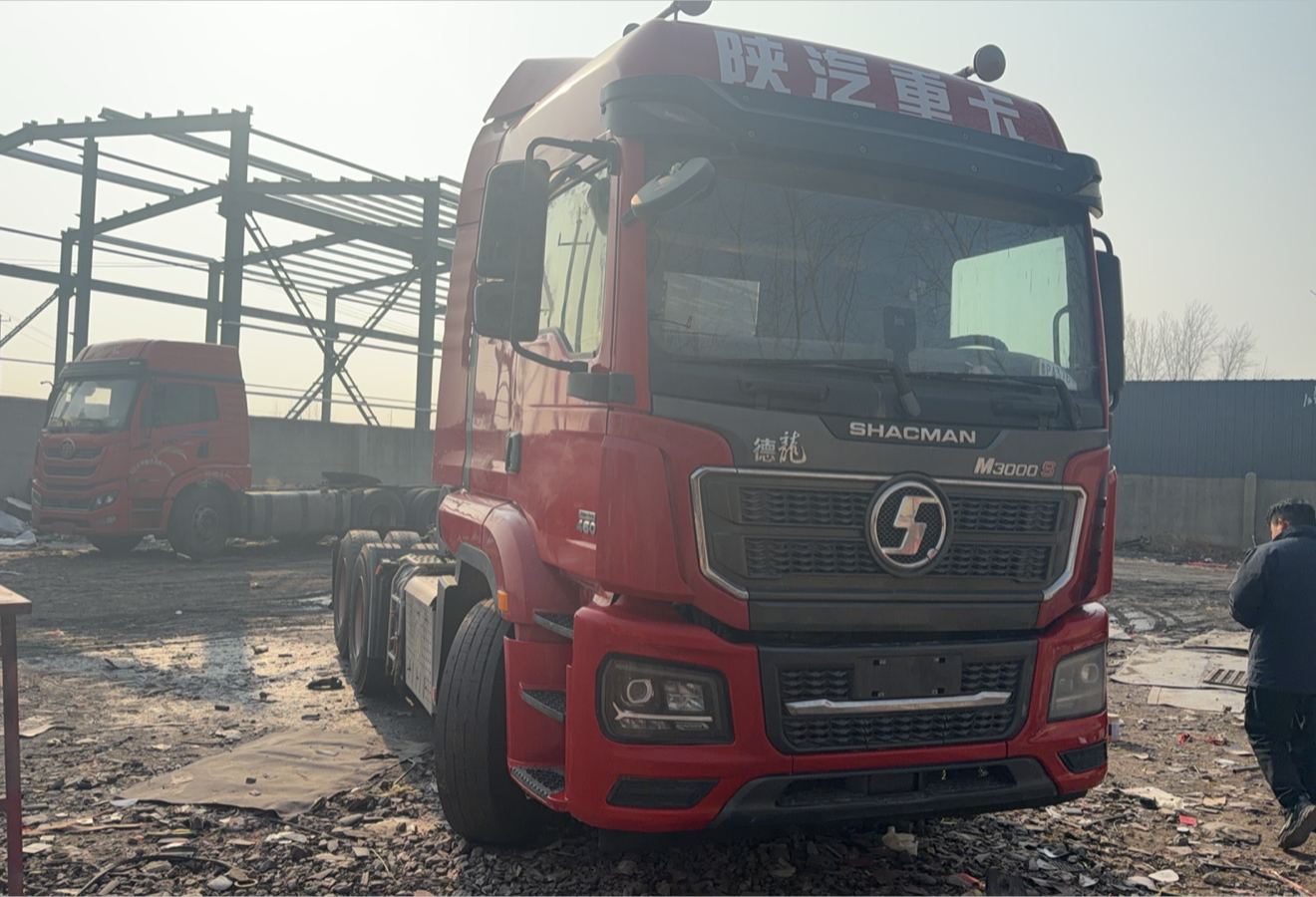 陕汽 德龙新M3000 460马力 6×4 牵引车