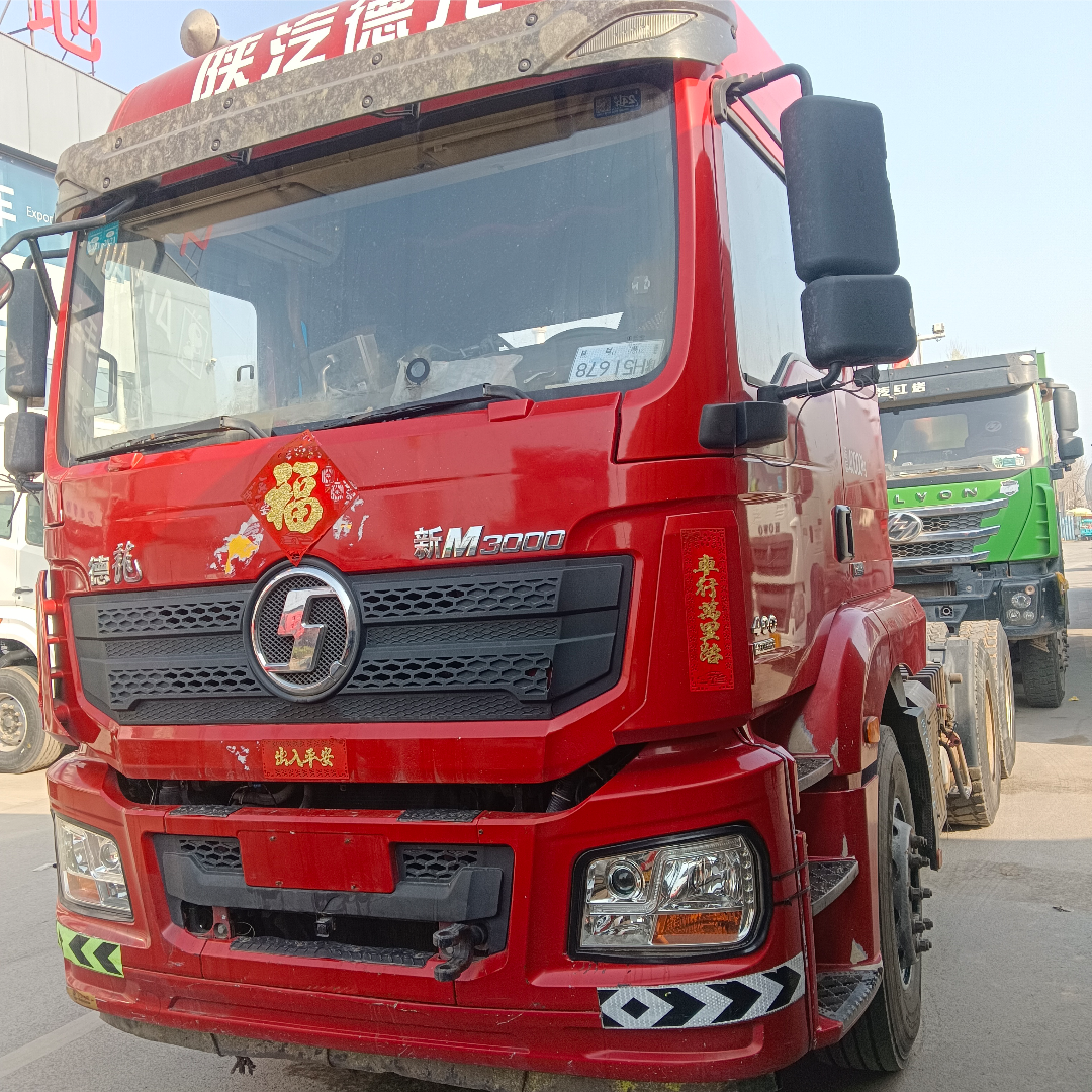 陕汽 德龙M3000 400马力 6×4 牵引车