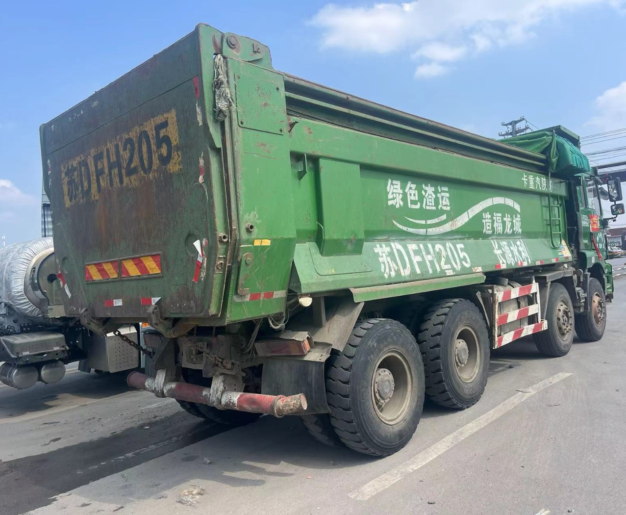陕汽 德龙新M3000 350马力 4×2 自卸车 2