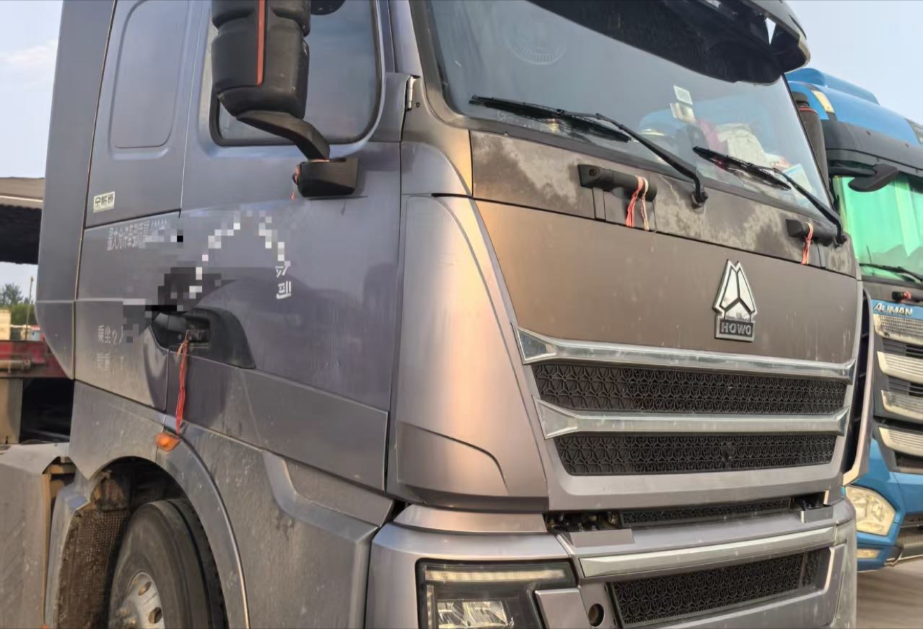 重汽豪沃 HOWO N5W 58马力 6×4 牵引车 2