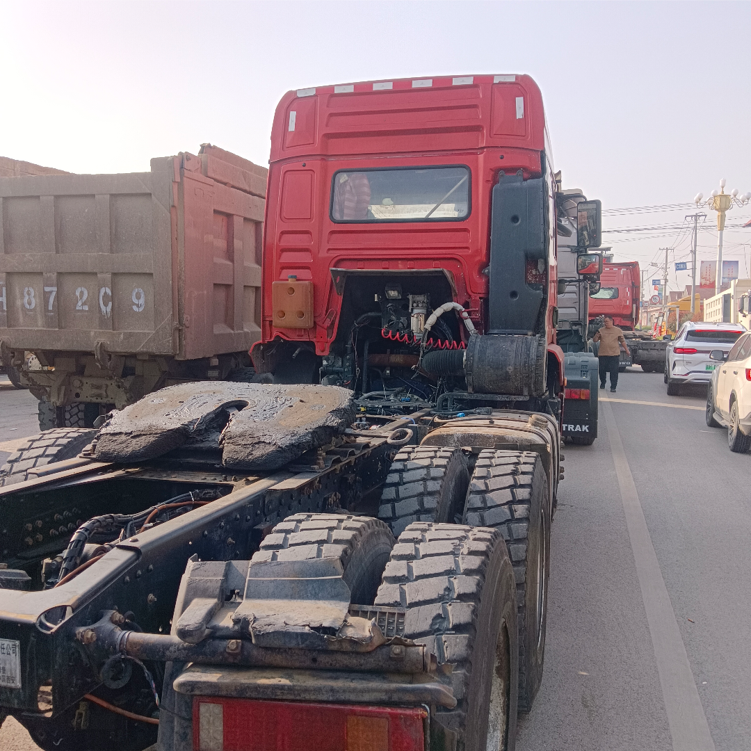 陕汽 德龙M3000 400马力 6×4 牵引车 2