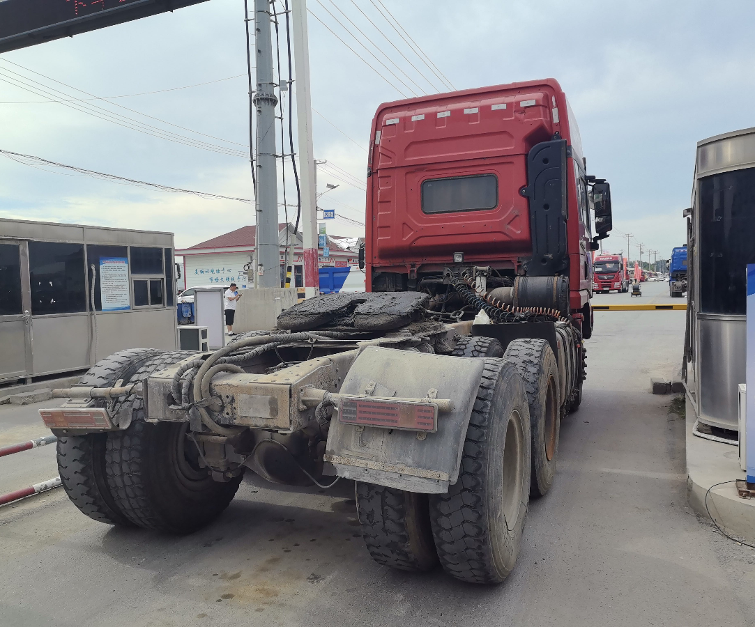 陕汽 德龙X3000 550马力 6×4 牵引车 2