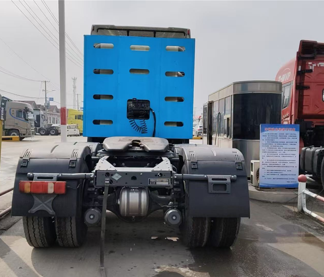 重汽豪沃 HOWO N7G 460马力 6×4 牵引车 2