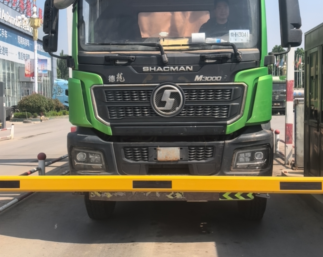 陕汽 德龙M3000S 400马力 8×4 自卸车 2