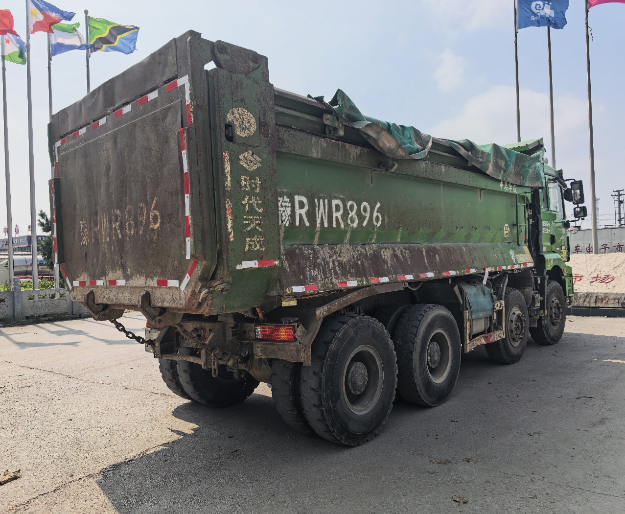 陕汽 德龙新M3000 375马力 4×2 自卸车 2