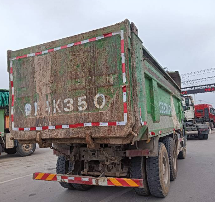 重汽豪沃 HOWO 380马力 6×2 自卸车 2