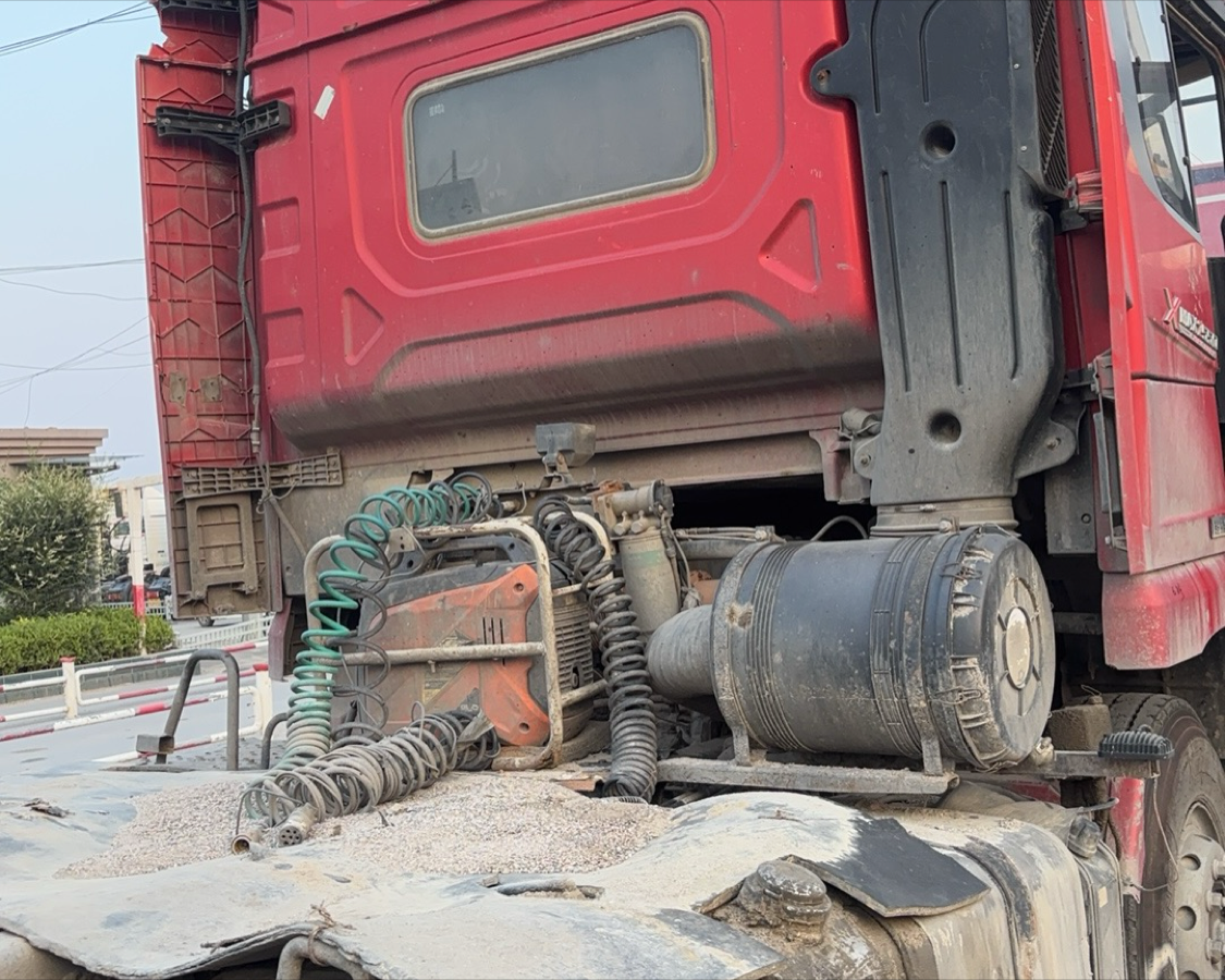 陕汽 德龙X3000 550马力 6×4 牵引车 2