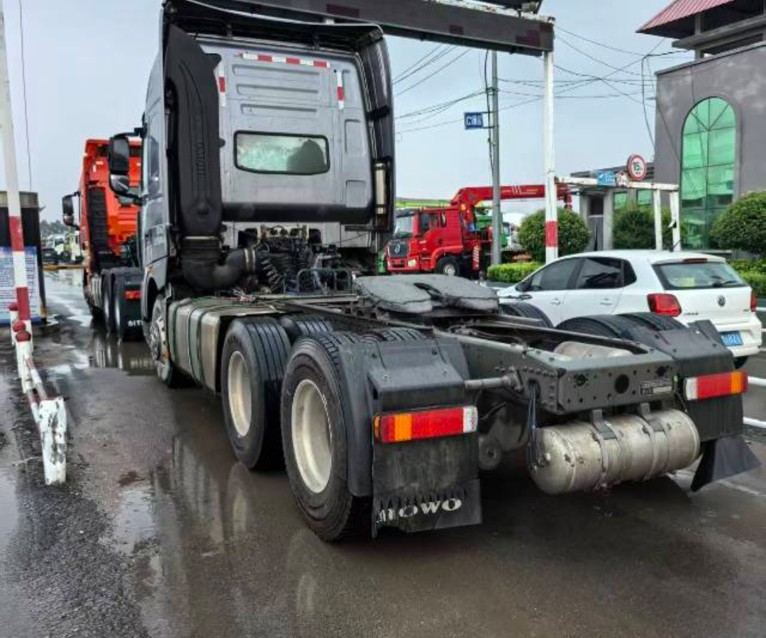 重汽豪沃 HOWO TH7 540马力 6×4 牵引车 2
