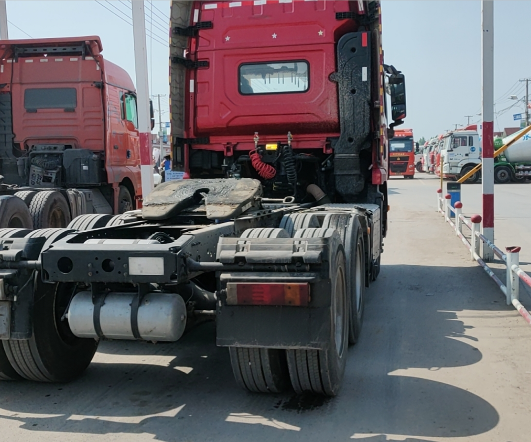 陕汽 德龙X5000 530马力 6×4 牵引车 2