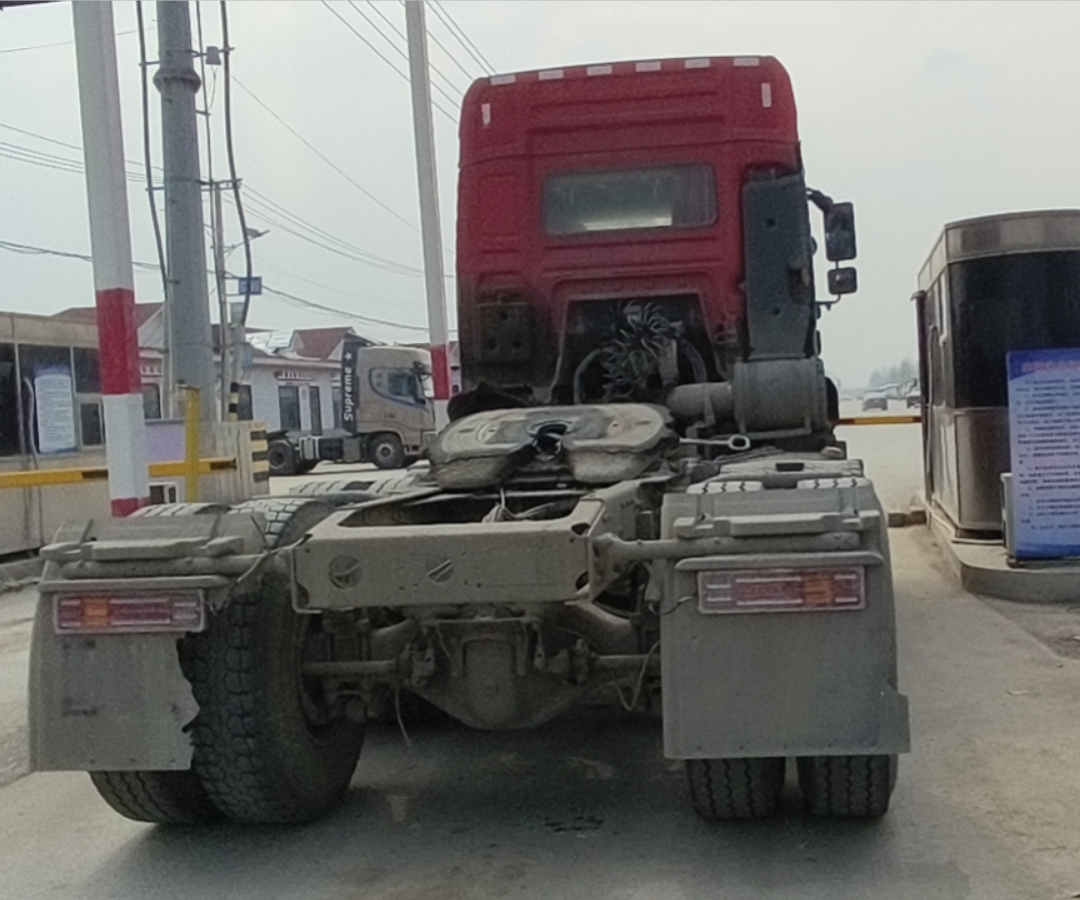 陕汽 德龙新M3000 460马力 6×4 牵引车 2
