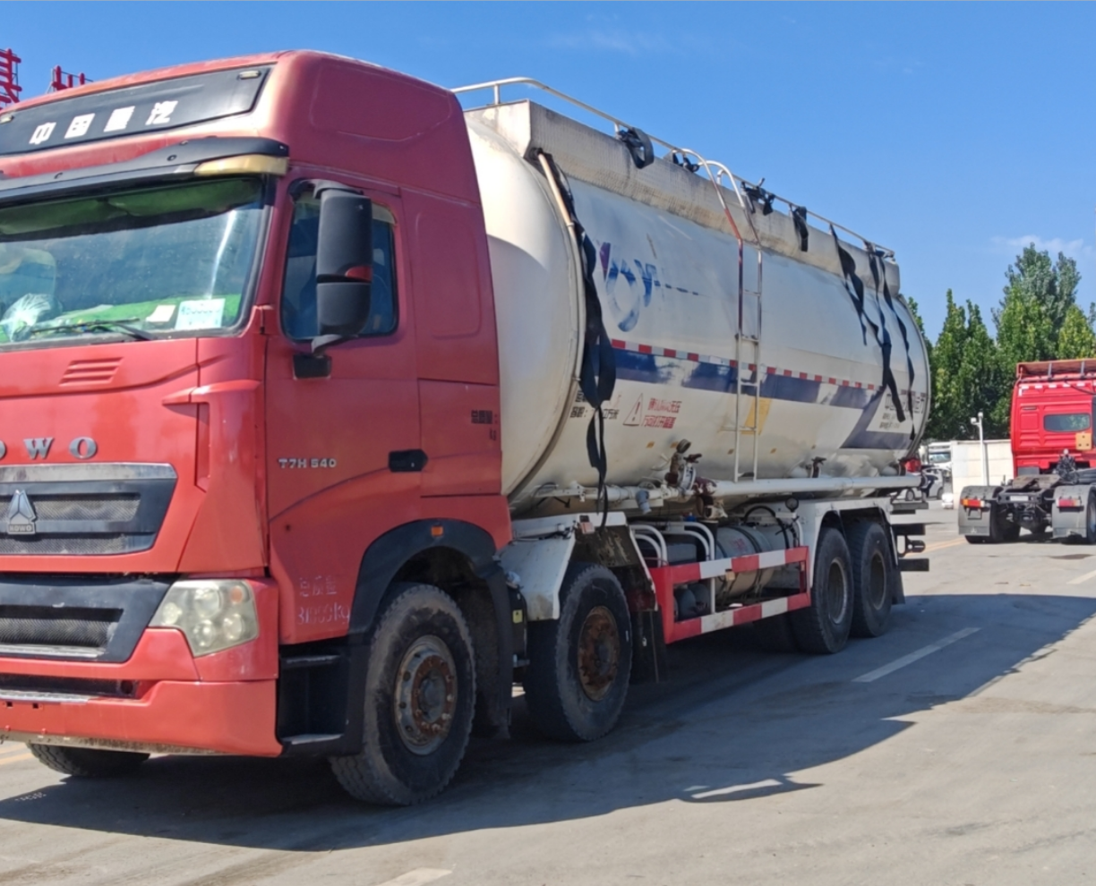 重汽豪沃 HOWO T7H 540马力 8×4 牵引车