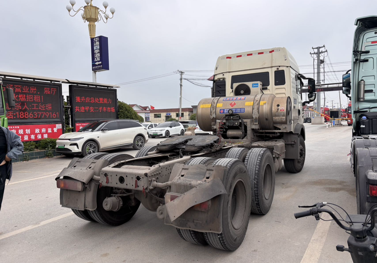 重汽豪沃 HOWO TX7 440马力 8×2 牵引车 2
