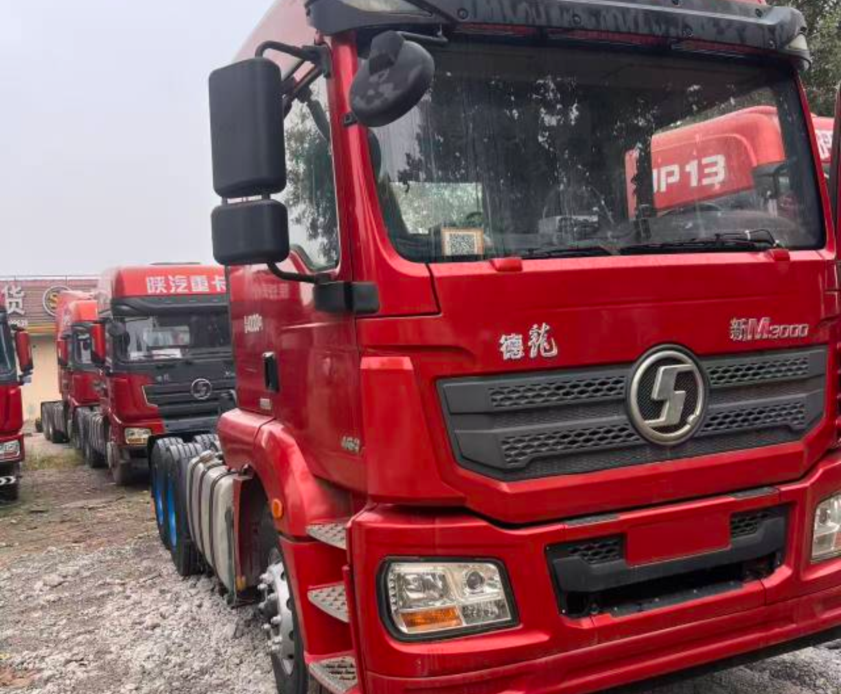 陕汽 德龙新M3000 460马力 6×4 牵引车