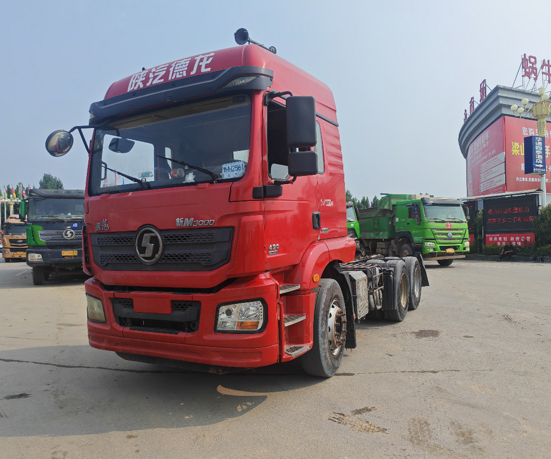 陕汽 德龙M3000 400马力 6×4 牵引车
