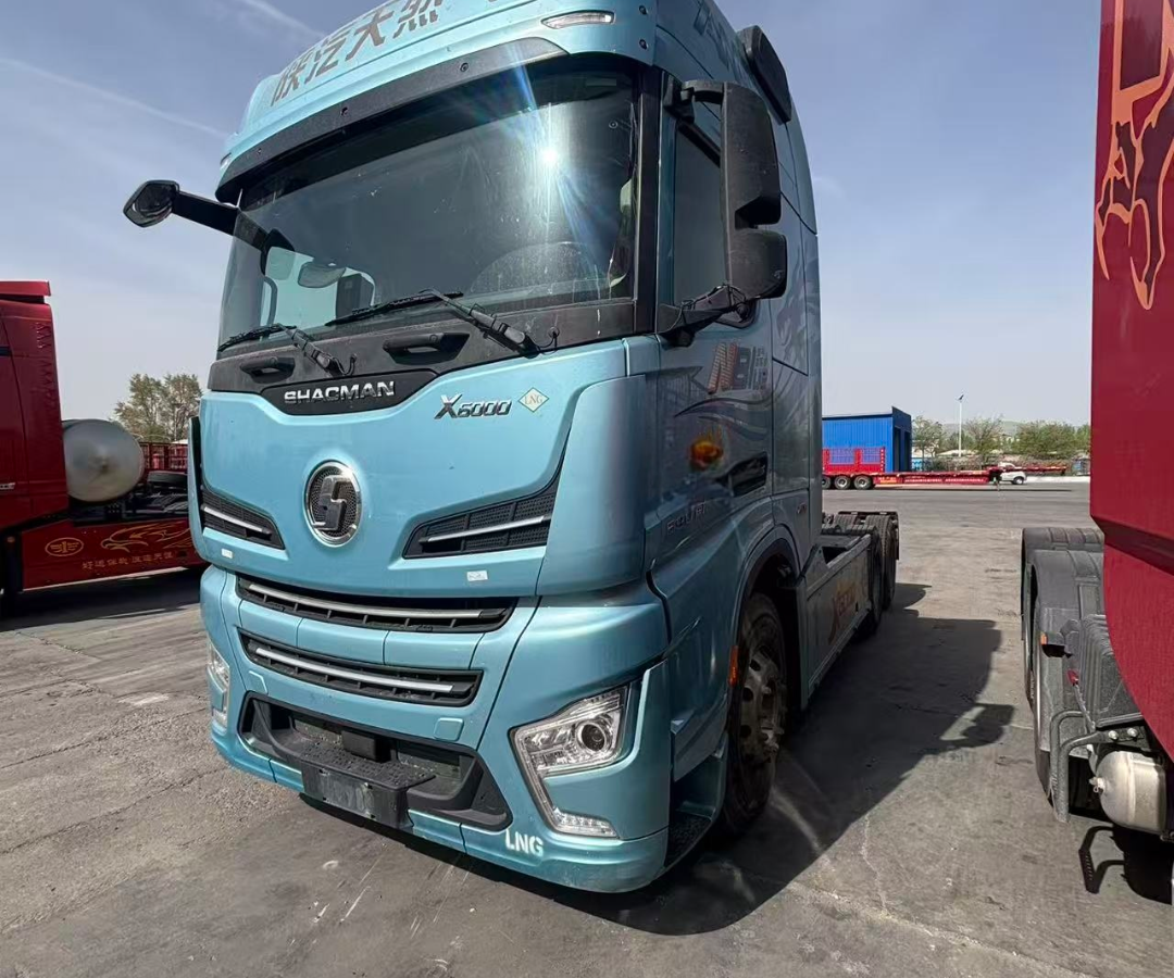 陕汽 德龙X6000 590马力 6×4 牵引车