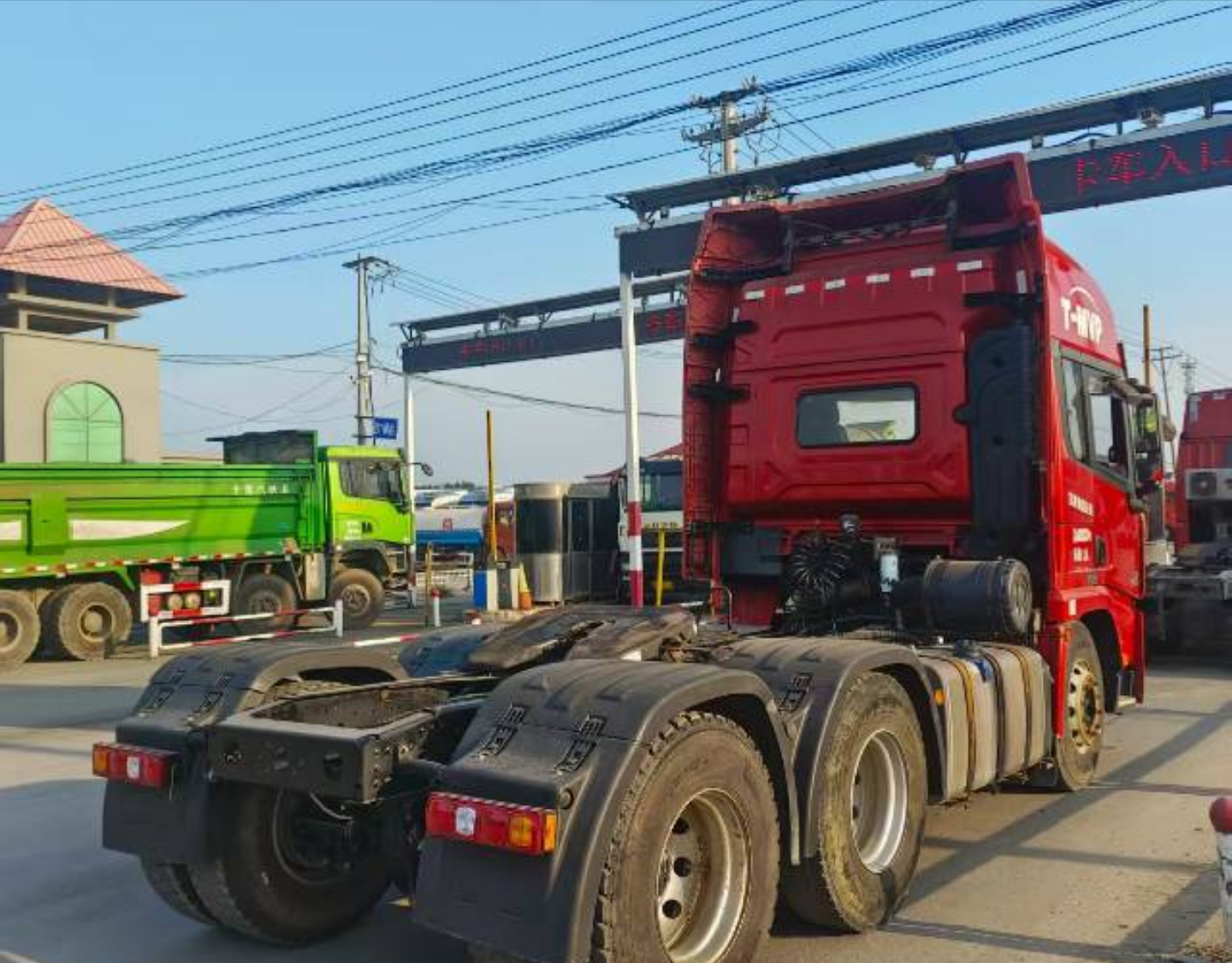 陕汽 德龙X3000 460马力 6×4 牵引车 2