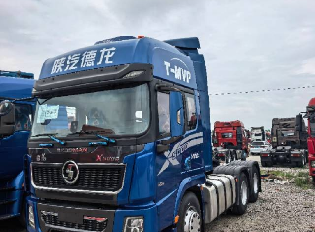 陕汽 德龙X5000 550马力 6×4 牵引车