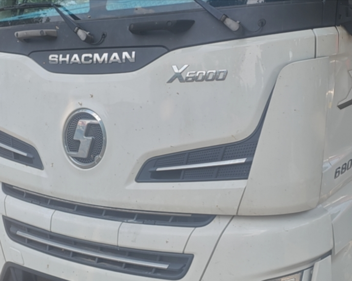 陕汽 德龙X6000 680马力 6×4 牵引车
