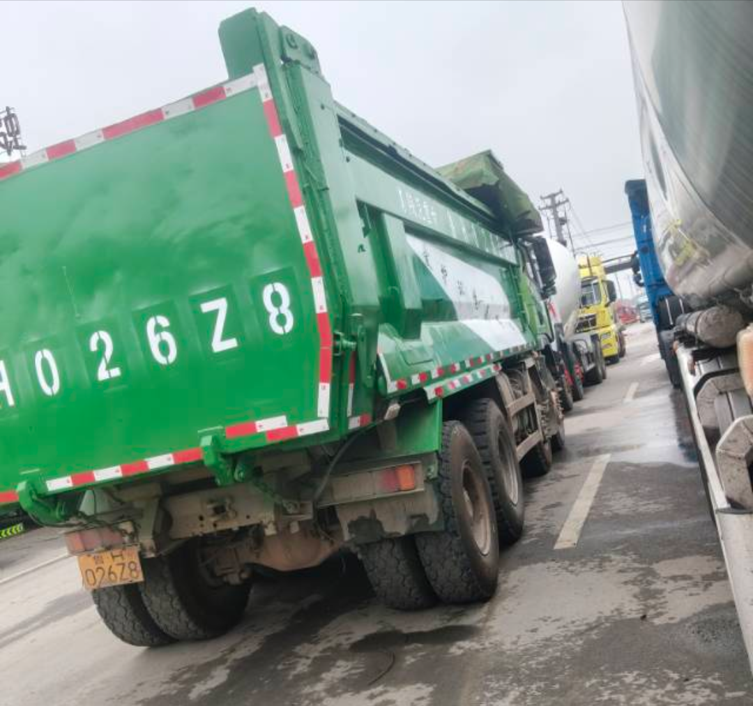 陕汽 德龙X3000 430马力 8×4 自卸车 2