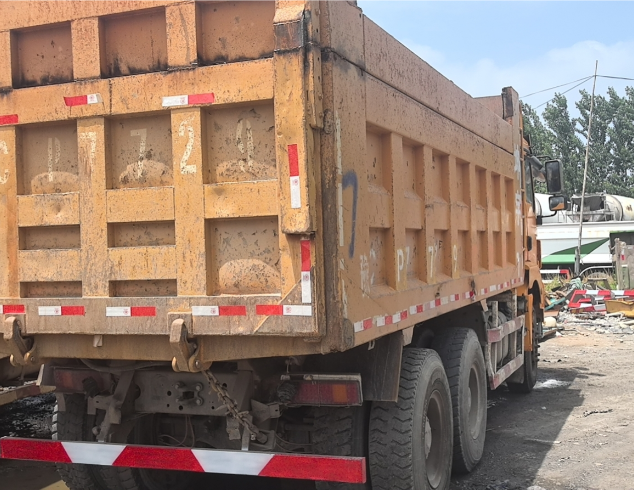 陕汽 德龙M3000 350马力 6×4 自卸车 2