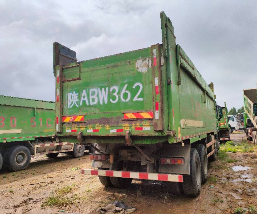 陕汽 德龙X3000 460马力 8×4 自卸车 2
