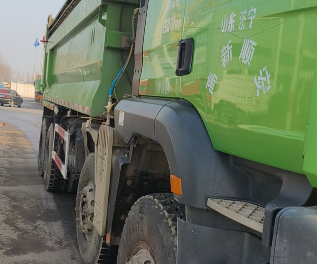 陕汽 德龙M3000S 430马力 8×4 自卸车 2