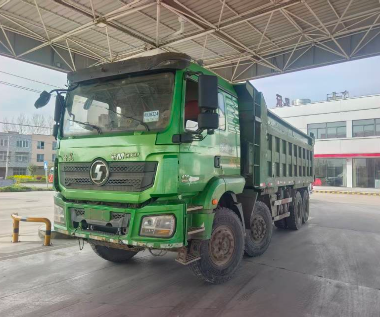 陕汽 德龙新M3000 400马力 8×4 自卸车