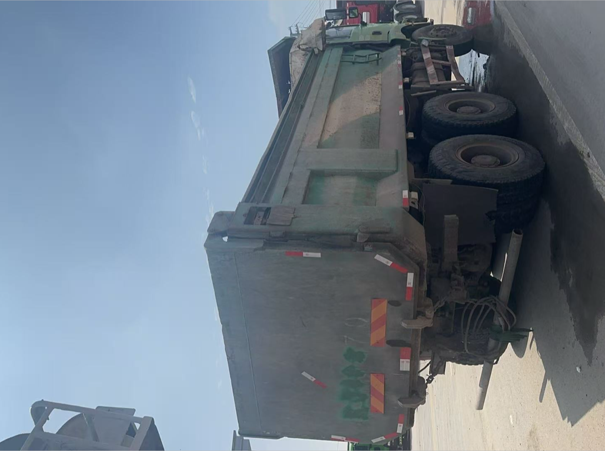 陕汽 德龙新M3000 375马力 8×4 自卸车 2