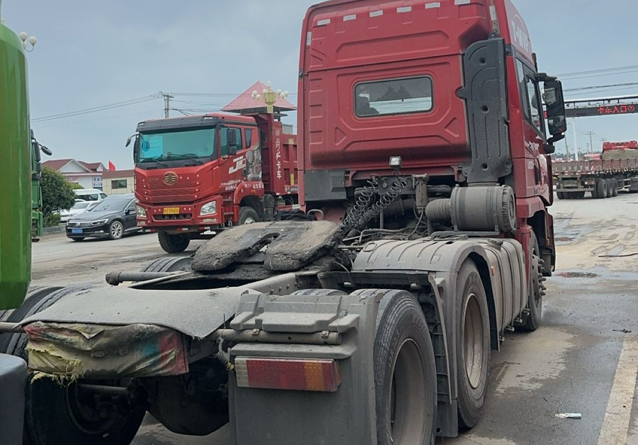 陕汽 德龙X3000 460马力 6×4 牵引车 2