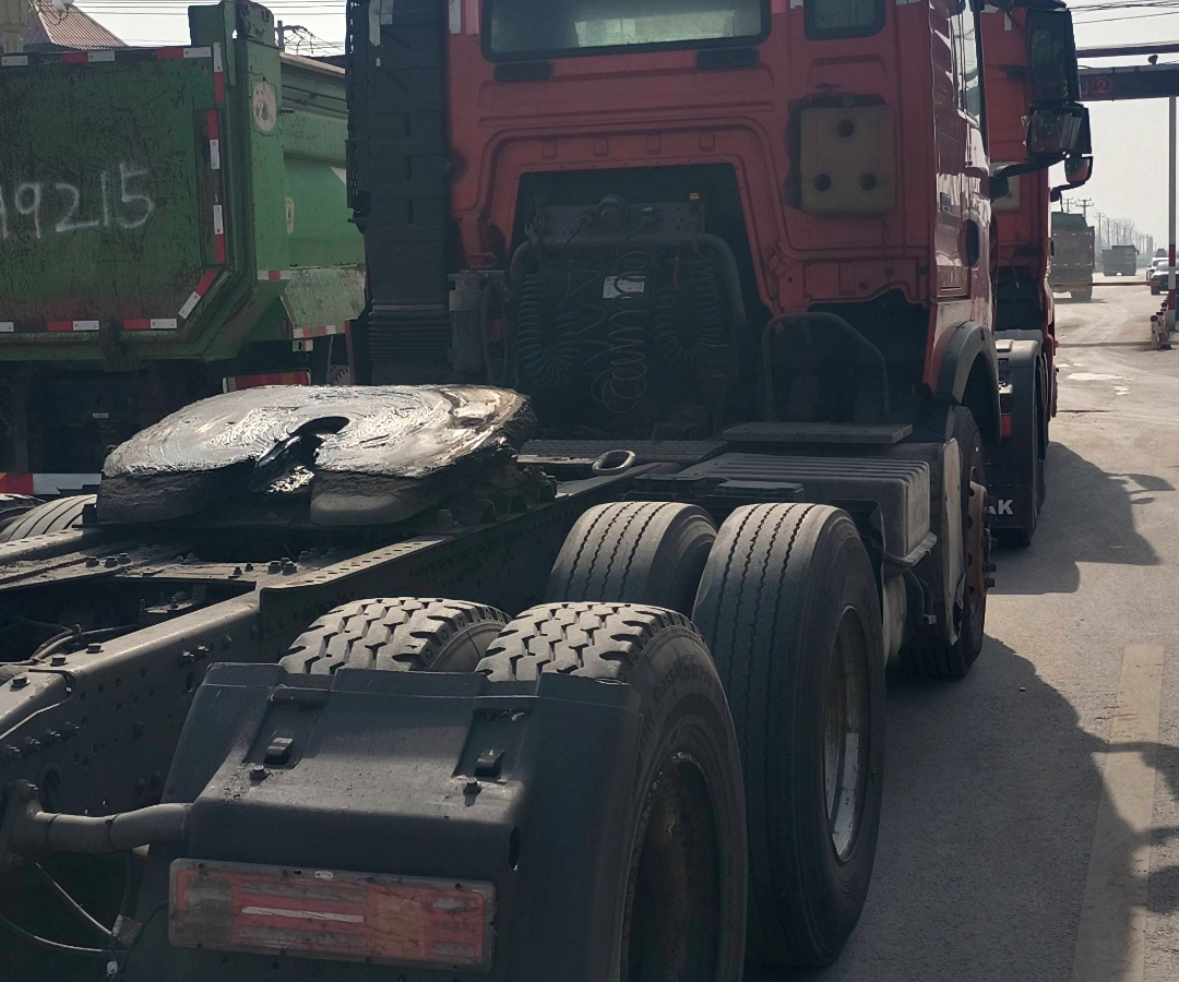 重汽豪沃 HOWO TX 460马力 6×4 牵引车 2