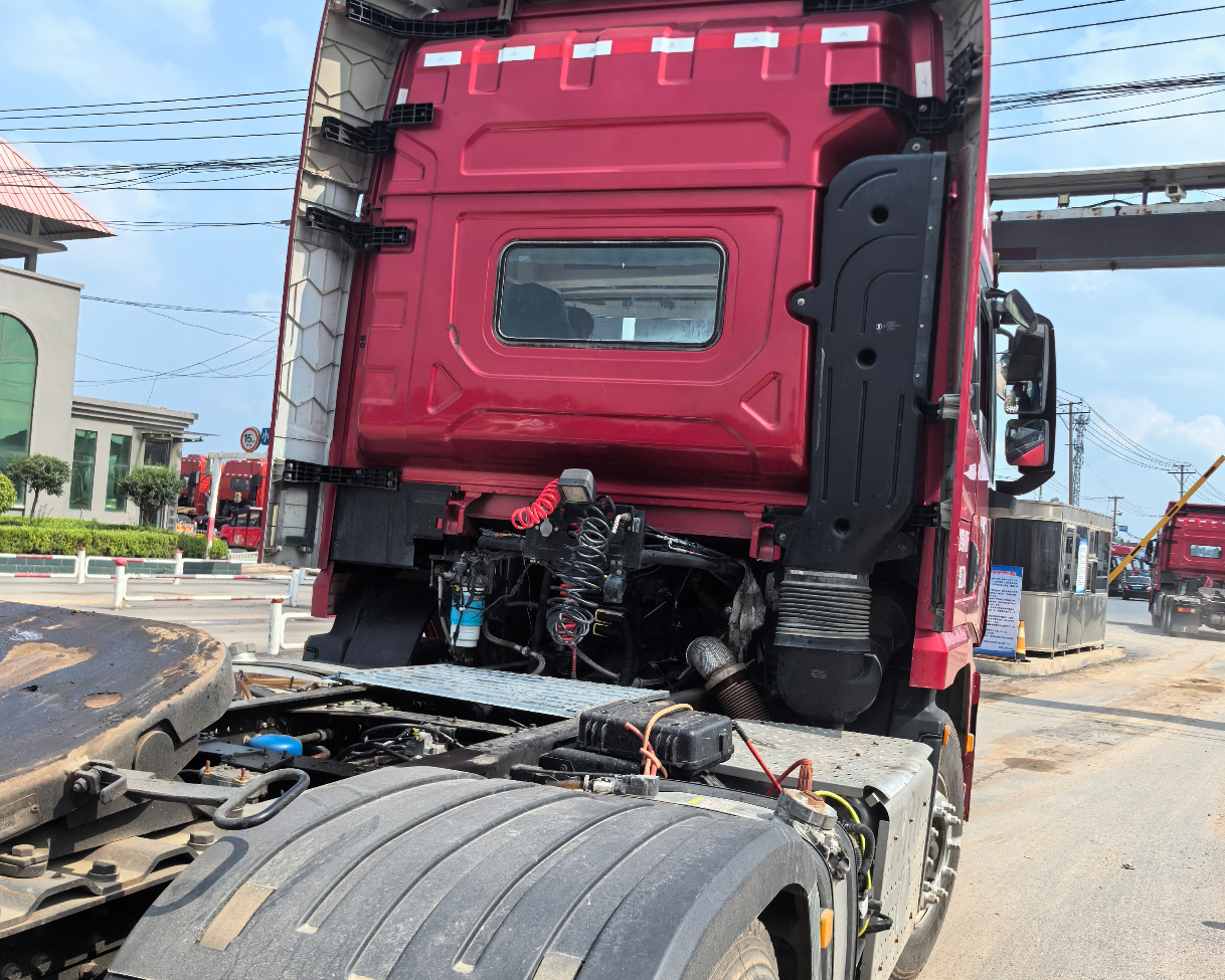 陕汽 德龙X5000 480马力 6×4 牵引车 2