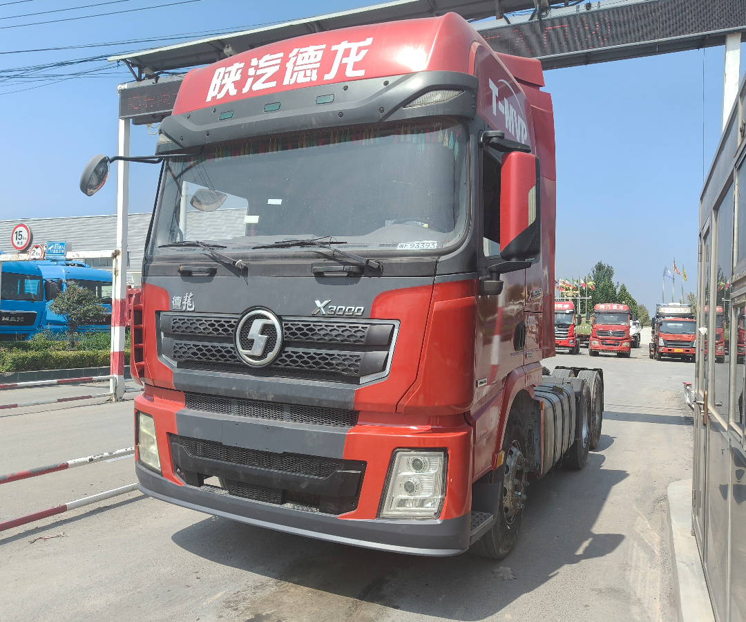 陕汽 德龙X3000 550马力 6×4 牵引车