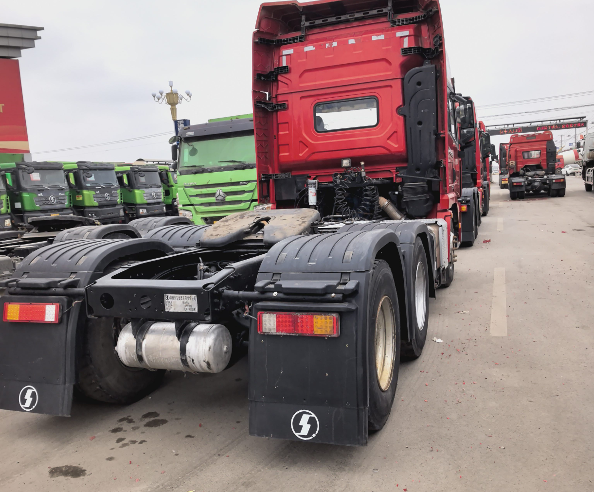 陕汽 德龙X3000 550马力 6×4 牵引车 2