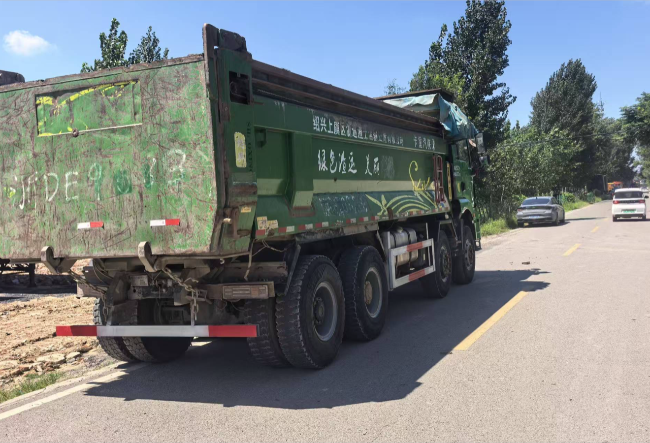 陕汽 德龙新M3000 350马力 8×4 自卸车 2