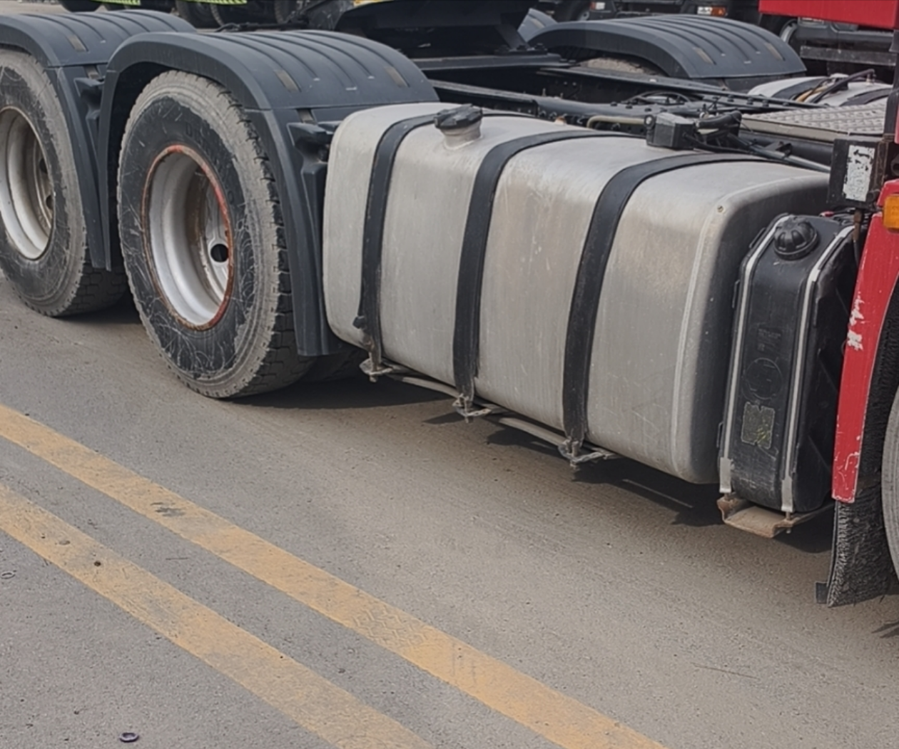 陕汽 德龙X5000 460马力 6×4 牵引车 2