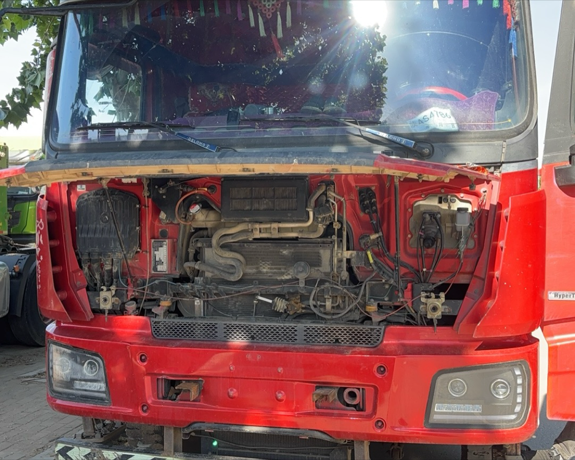 陕汽 德龙X3000 550马力 6×4 牵引车