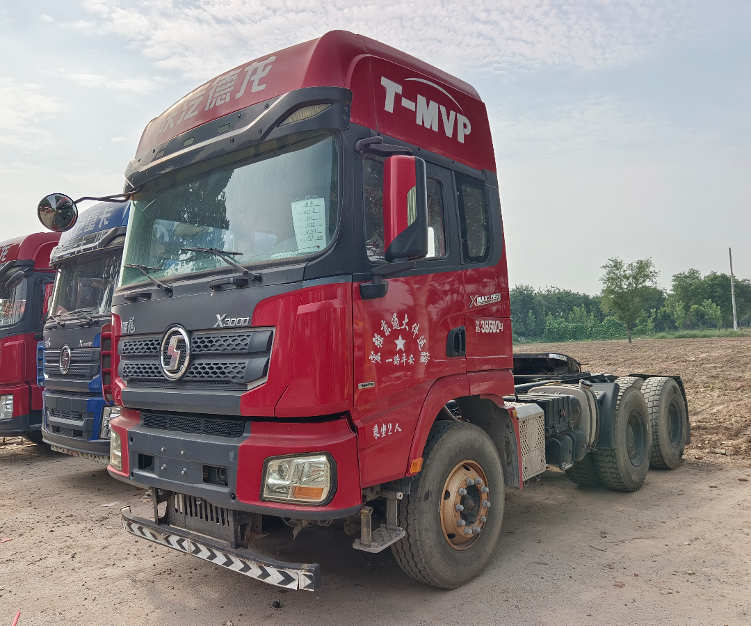 陕汽 德龙X3000 550马力 6×4 牵引车