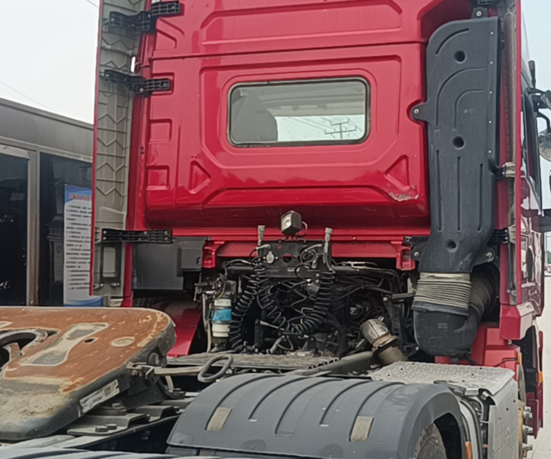 陕汽 德龙X5000 80马力 6×4 牵引车 2