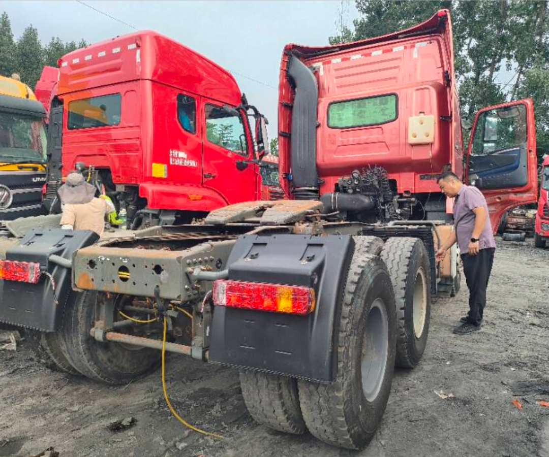 重汽豪沃 HOWO-7 540马力 6×4 牵引车 2