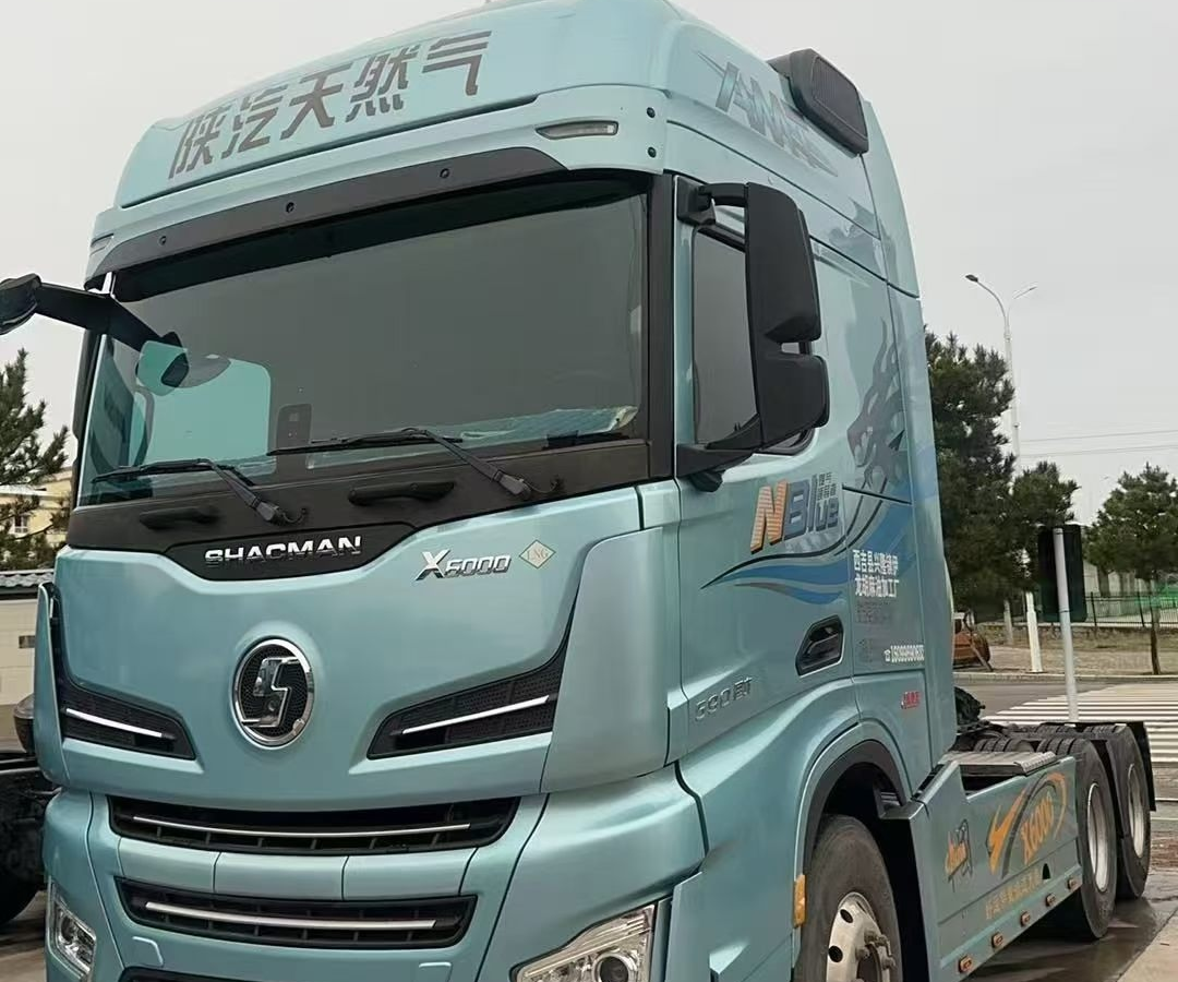 陕汽 德龙X6000 590马力 6×4 牵引车