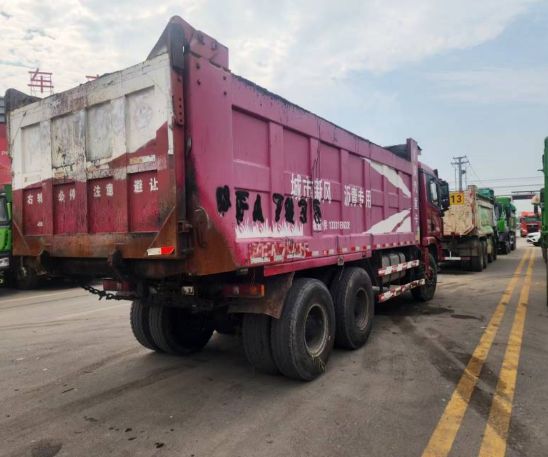 陕汽 德龙X3000 400马力 6×4 自卸车 2