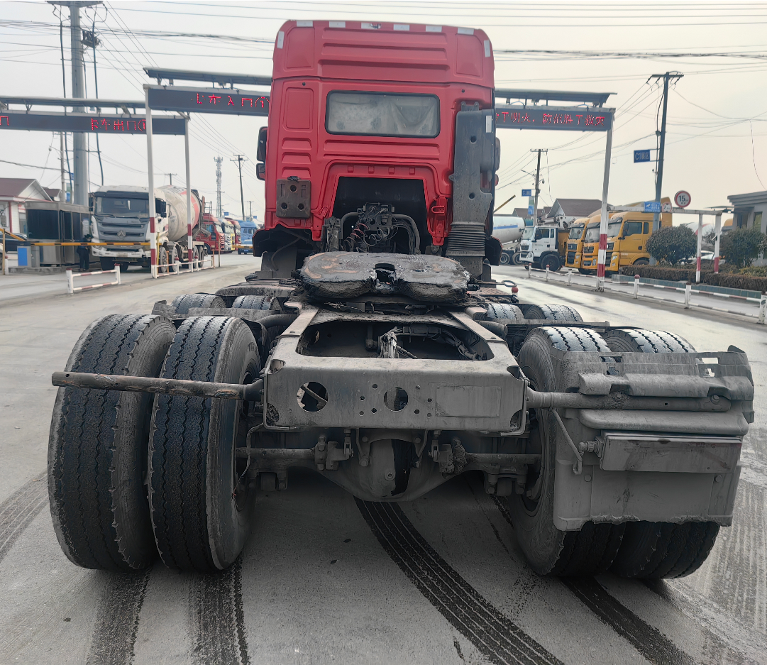 陕汽 德龙M3000S 460马力 6×4 牵引车 2