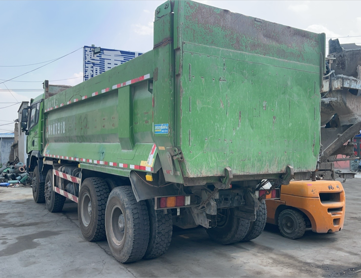 陕汽 德龙X3000 430马力 8×4 自卸车 2
